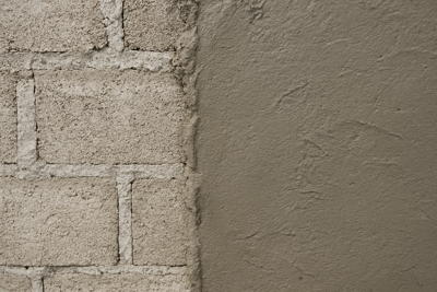 Épaisseur d’un enduit ciment fraîchement appliqué